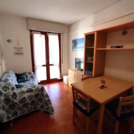 Comfy 2 Bedroom Flat Near The Apartment *