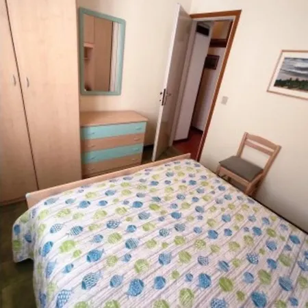 Comfy 2 Bedroom Flat Near The Apartment *