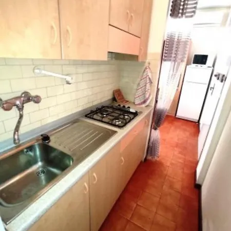 Comfy 2 Bedroom Flat Near The *