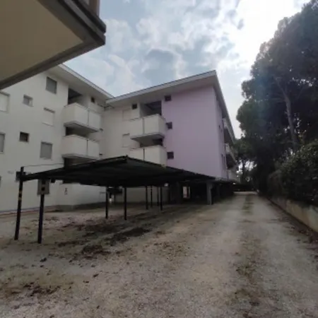 Comfy 2 Bedroom Flat Near The アパート *