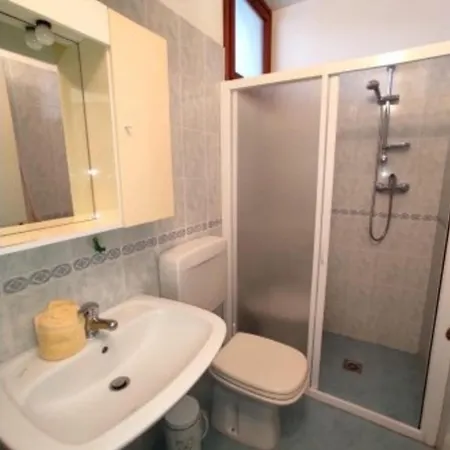 Comfy 2 Bedroom Flat Near The * ビビオーネ